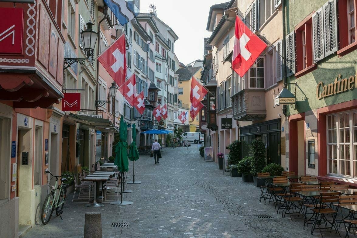 por que suiza es uno de los paises mas ricos del mundo